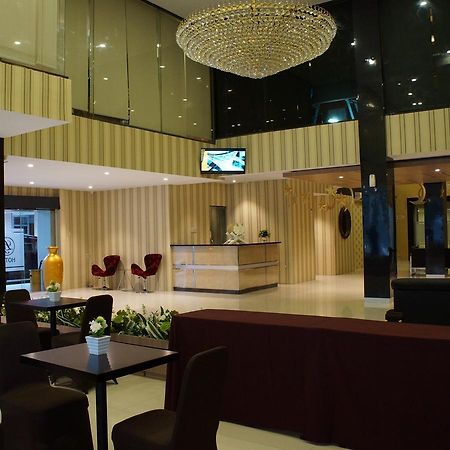 Lj Hotel Medan Exteriör bild