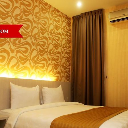 Lj Hotel Medan Exteriör bild
