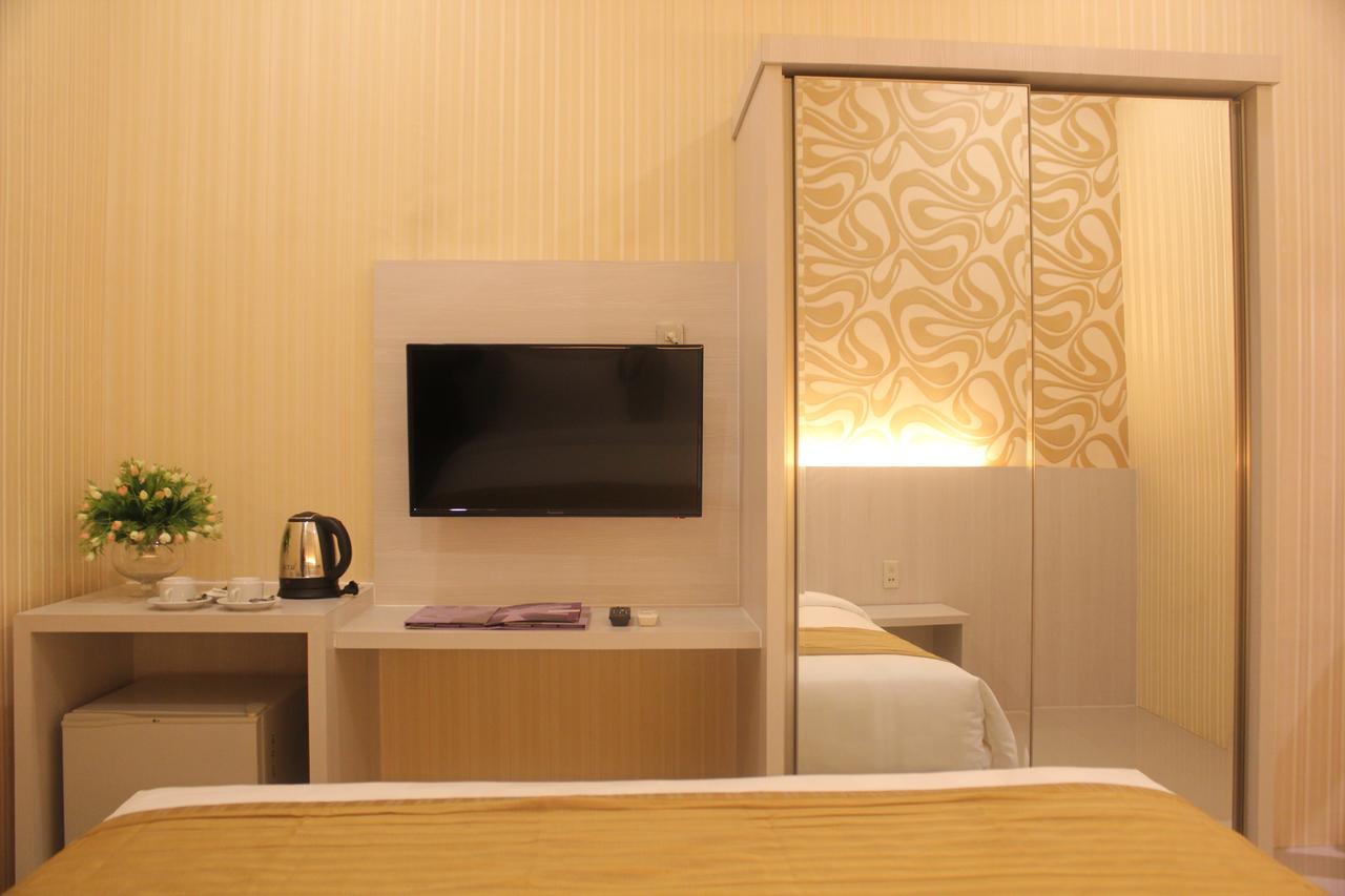 Lj Hotel Medan Exteriör bild