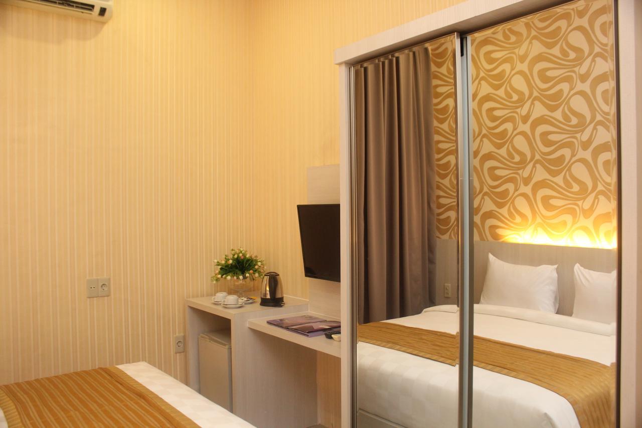 Lj Hotel Medan Exteriör bild