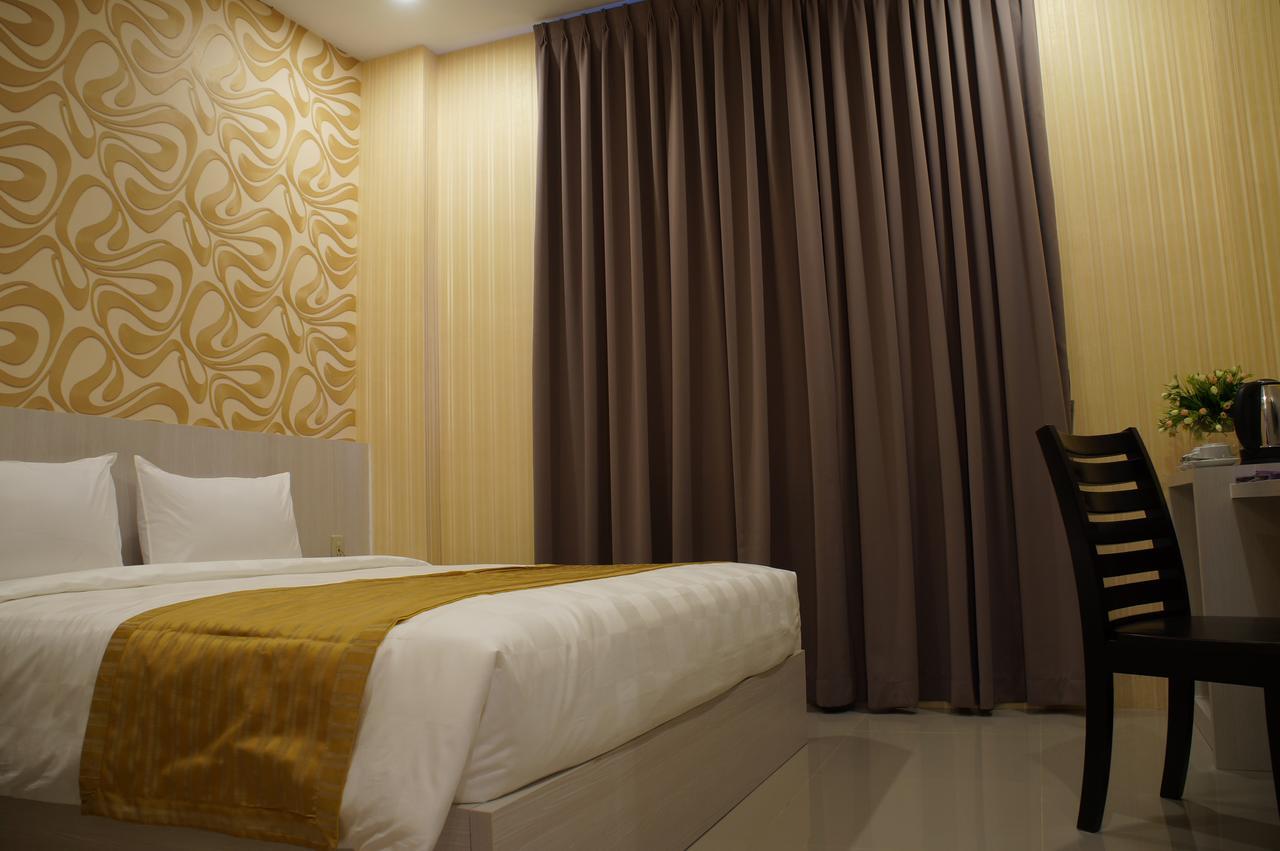 Lj Hotel Medan Exteriör bild