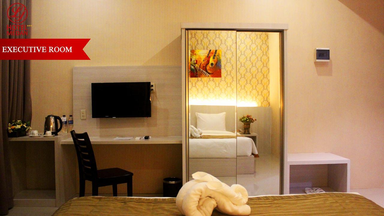 Lj Hotel Medan Exteriör bild